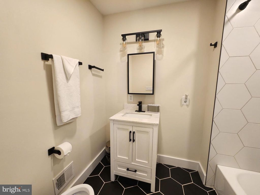 Image 27 of property listing at 1347 HERKIMER ST, Baltimore, MD 21223
