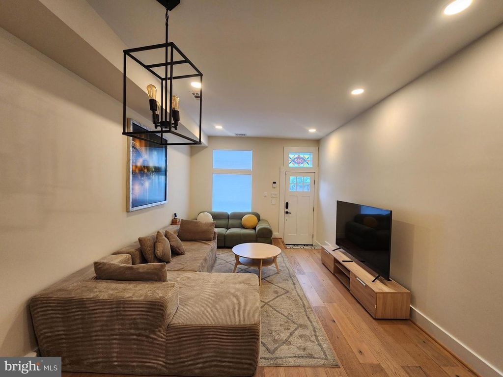 Image 4 of property listing at 1347 HERKIMER ST, Baltimore, MD 21223