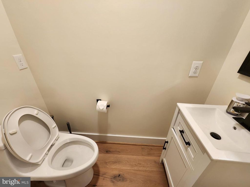 Image 5 of property listing at 1347 HERKIMER ST, Baltimore, MD 21223