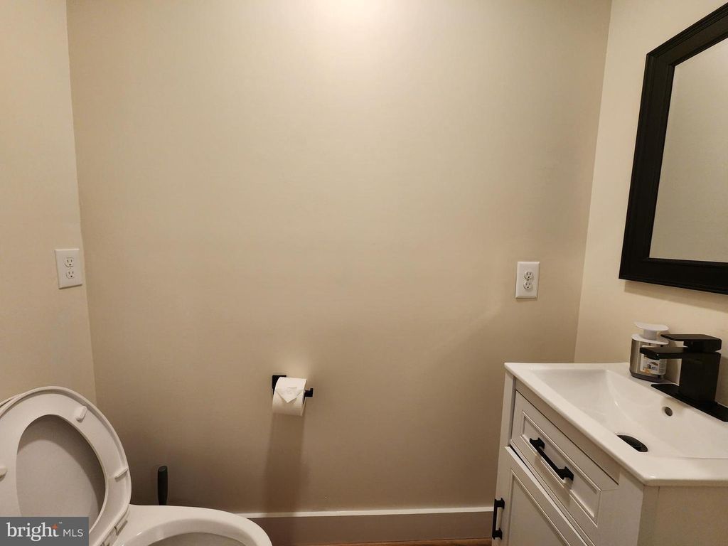 Image 6 of property listing at 1347 HERKIMER ST, Baltimore, MD 21223