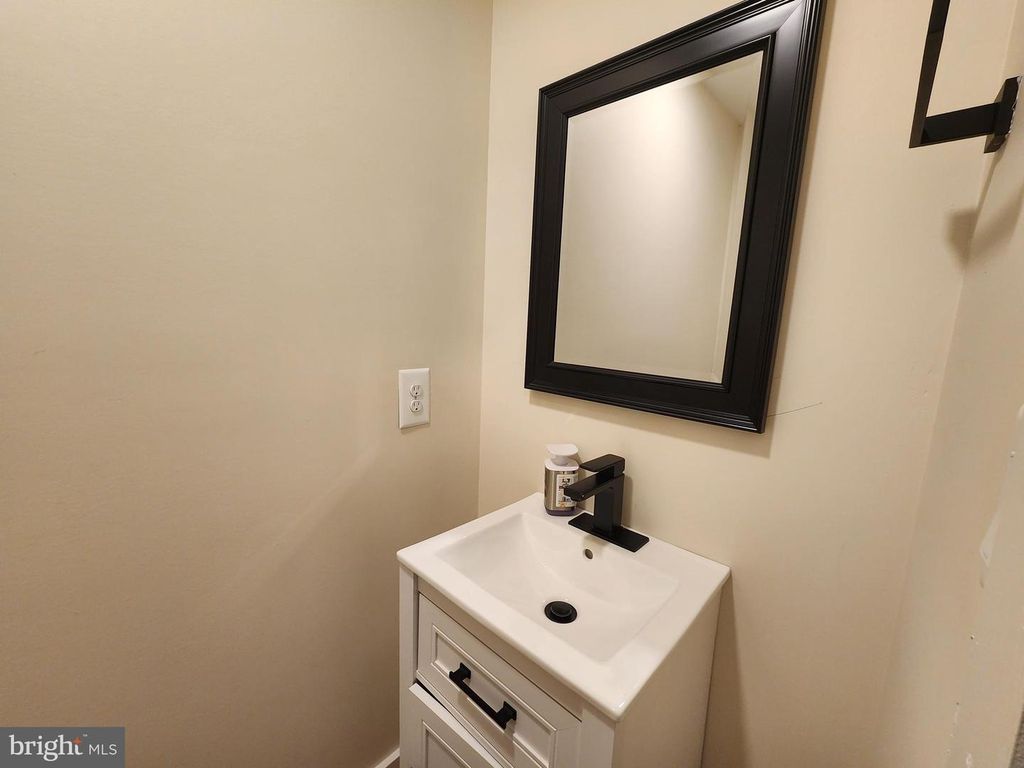 Image 7 of property listing at 1347 HERKIMER ST, Baltimore, MD 21223