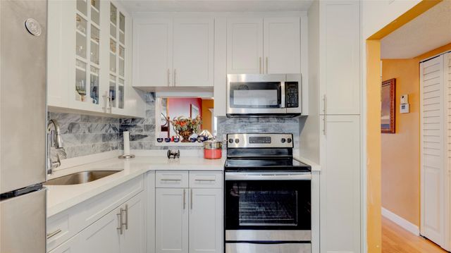 3150 Holiday Springs Boulevard 311, Margate, FL 33063