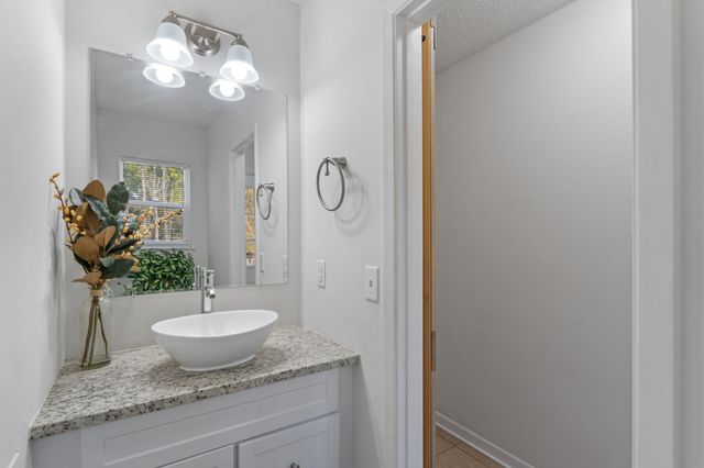 73 Kelly Way, Valparaiso, FL 32580