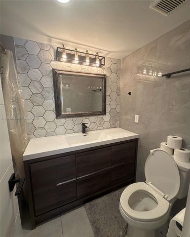 2851 NE 183rd St 212E, Aventura, FL 33160