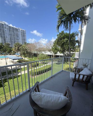 2851 NE 183rd St 212E, Aventura, FL 33160