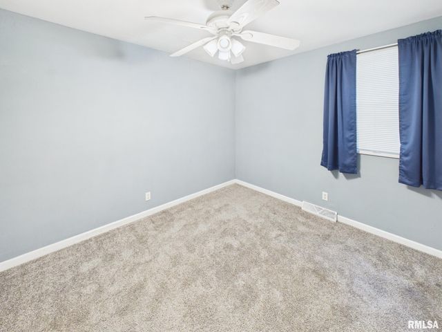 423 E JEFFERSON Street, Riverton, IL 62561