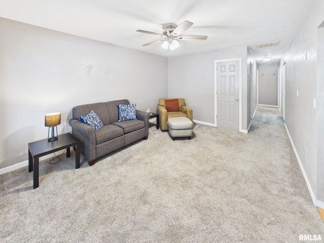 423 E JEFFERSON Street, Riverton, IL 62561