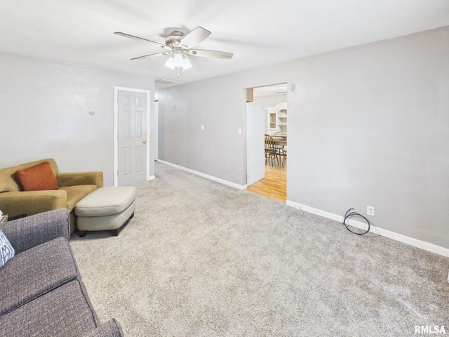423 E JEFFERSON Street, Riverton, IL 62561