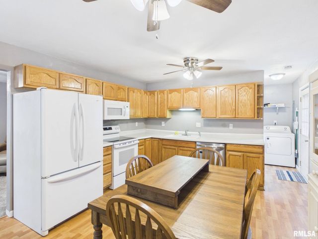 423 E JEFFERSON Street, Riverton, IL 62561