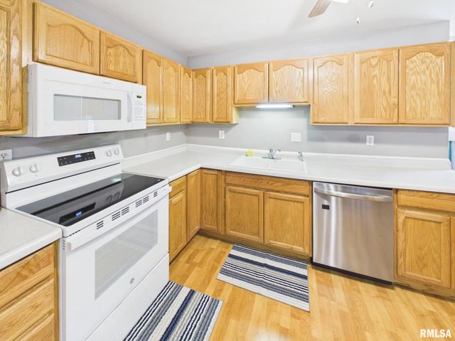 423 E JEFFERSON Street, Riverton, IL 62561