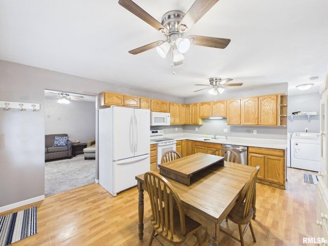 423 E JEFFERSON Street, Riverton, IL 62561