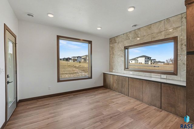 825 N Sylvan Dr Drive, Sioux Falls, SD 57110