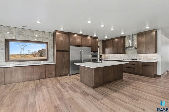 825 N Sylvan Dr Drive, Sioux Falls, SD 57110