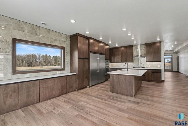 825 N Sylvan Dr Drive, Sioux Falls, SD 57110