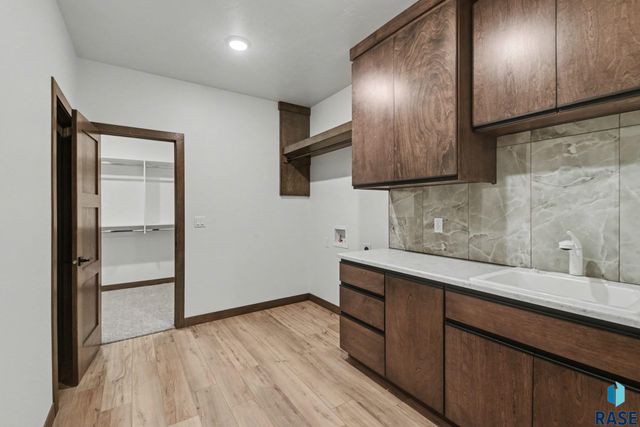 825 N Sylvan Dr Drive, Sioux Falls, SD 57110