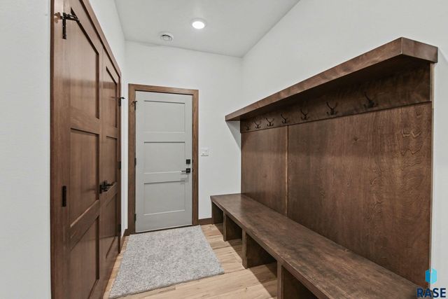 825 N Sylvan Dr Drive, Sioux Falls, SD 57110