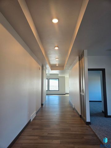 825 N Sylvan Dr Drive, Sioux Falls, SD 57110