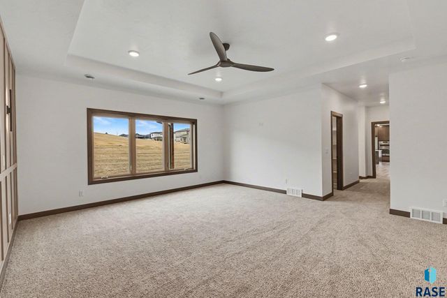 825 N Sylvan Dr Drive, Sioux Falls, SD 57110