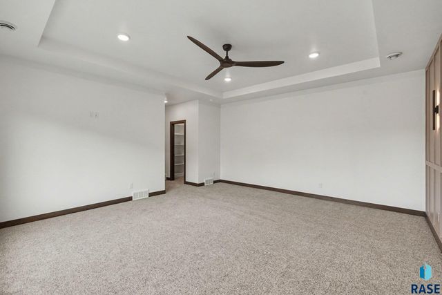 825 N Sylvan Dr Drive, Sioux Falls, SD 57110