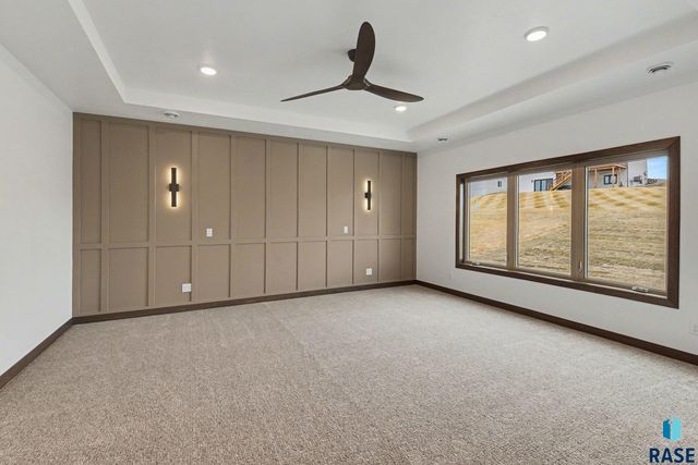 825 N Sylvan Dr Drive, Sioux Falls, SD 57110