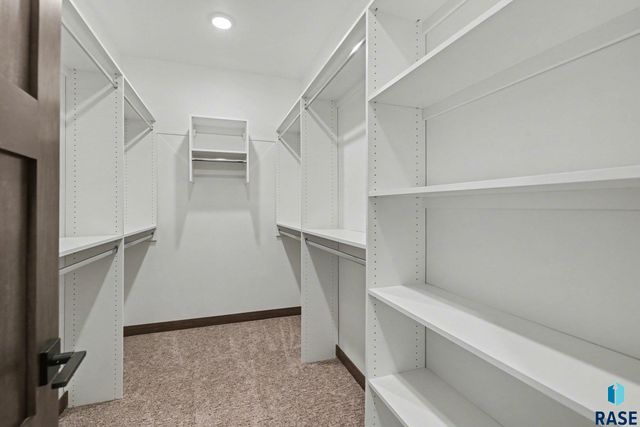 825 N Sylvan Dr Drive, Sioux Falls, SD 57110