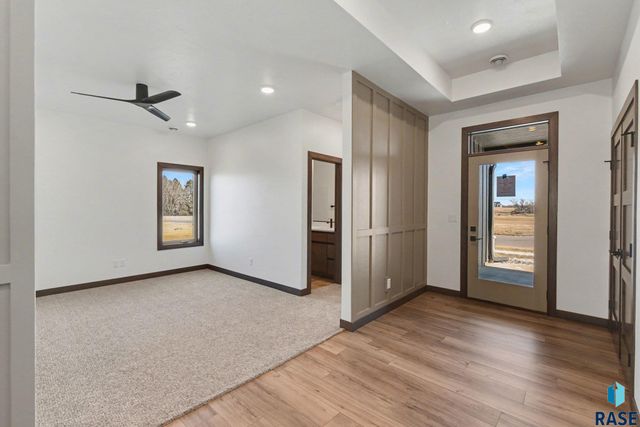 825 N Sylvan Dr Drive, Sioux Falls, SD 57110