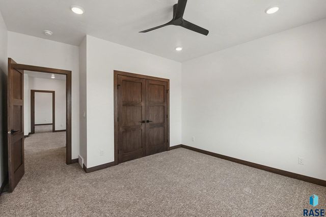 825 N Sylvan Dr Drive, Sioux Falls, SD 57110