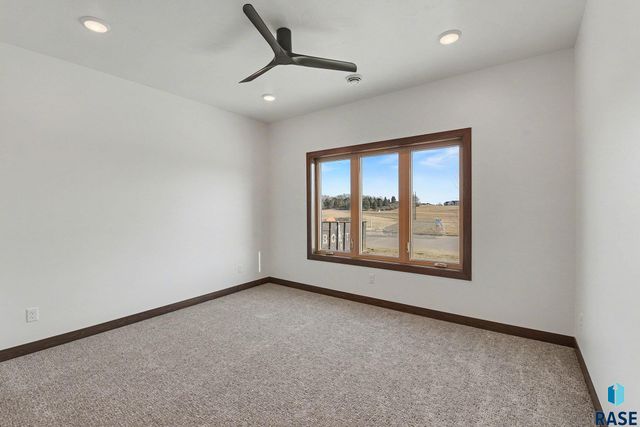 825 N Sylvan Dr Drive, Sioux Falls, SD 57110