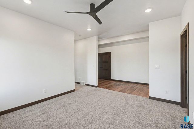 825 N Sylvan Dr Drive, Sioux Falls, SD 57110