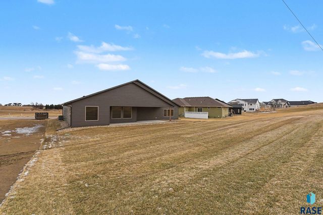 825 N Sylvan Dr Drive, Sioux Falls, SD 57110