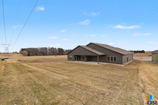 825 N Sylvan Dr Drive, Sioux Falls, SD 57110