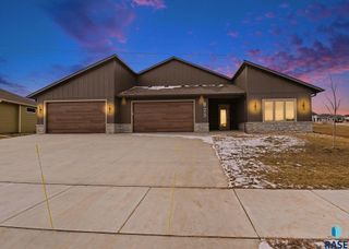 825 N Sylvan Dr Drive, Sioux Falls, SD 57110