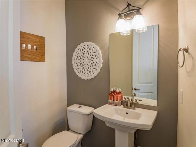 9753 Peaceful Valley Drive, El Paso, TX 79927