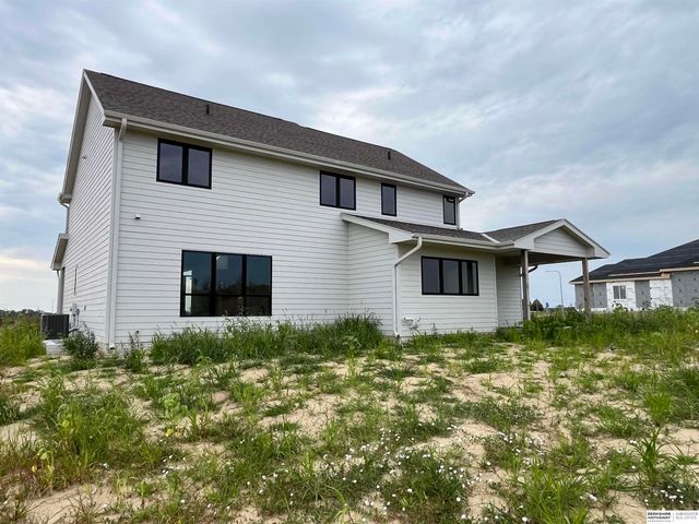 10805 S 221st Avenue, Gretna, NE 68028