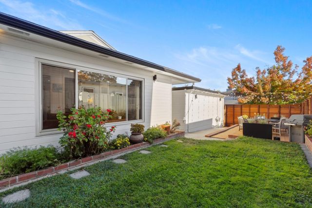 2504 Hastings Avenue, Redwood City, CA 94061