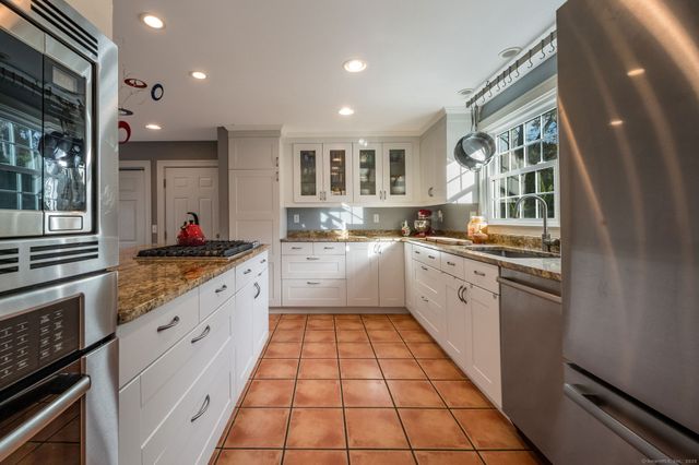 35 Hotchkiss Lane, Madison, CT 06443