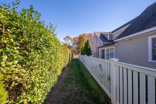 35 Hotchkiss Lane, Madison, CT 06443