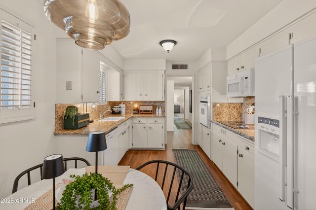 5910 E EDGEMONT Avenue, Scottsdale, AZ 85257