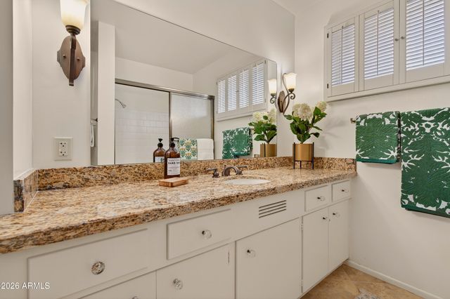 5910 E EDGEMONT Avenue, Scottsdale, AZ 85257