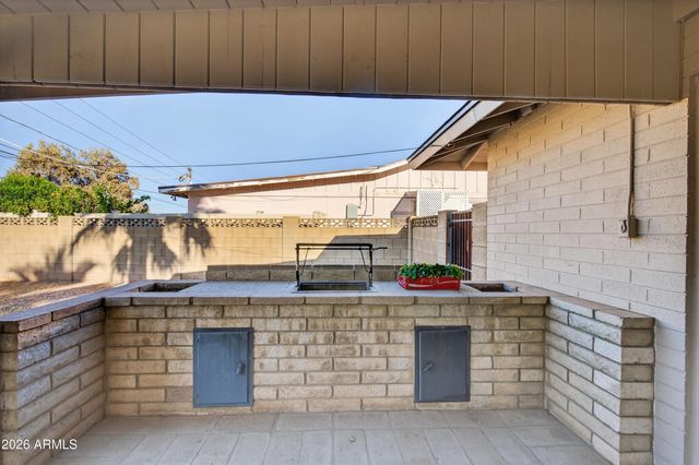 5910 E EDGEMONT Avenue, Scottsdale, AZ 85257