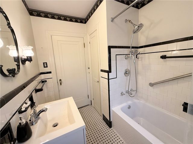 27 Shean Street, Cranston, RI 02920