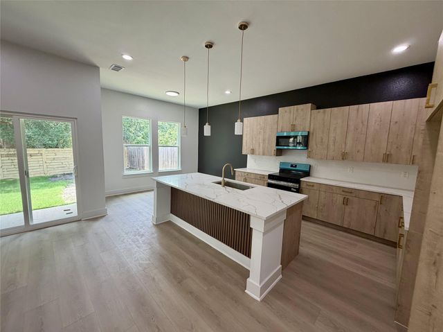 2823 Curvilinear Court, Dallas, TX 75227