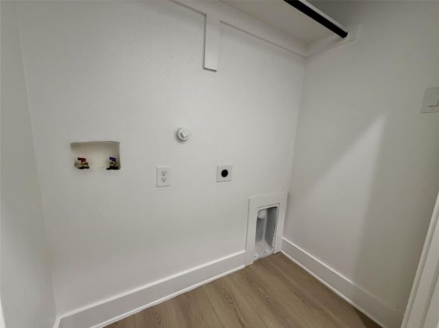 2823 Curvilinear Court, Dallas, TX 75227