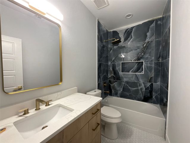 2823 Curvilinear Court, Dallas, TX 75227