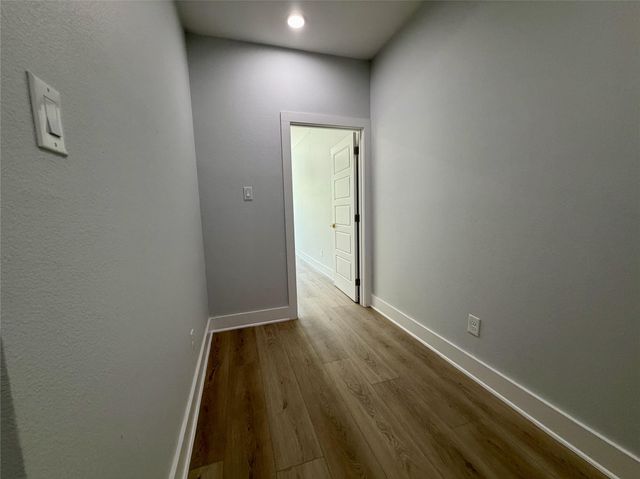 2823 Curvilinear Court, Dallas, TX 75227