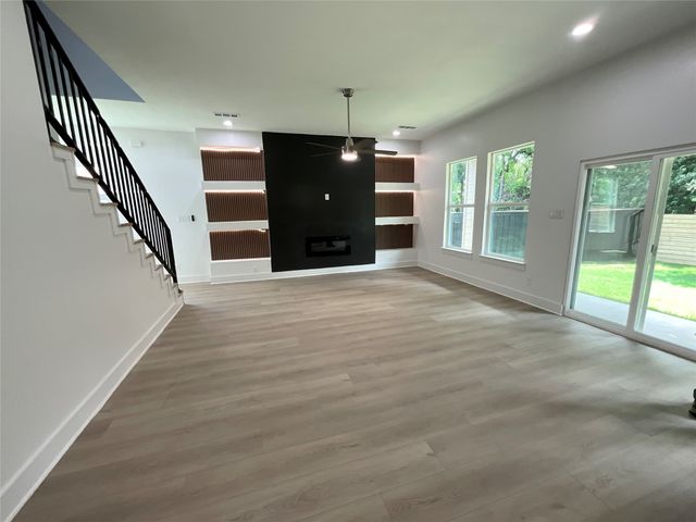 2823 Curvilinear Court, Dallas, TX 75227