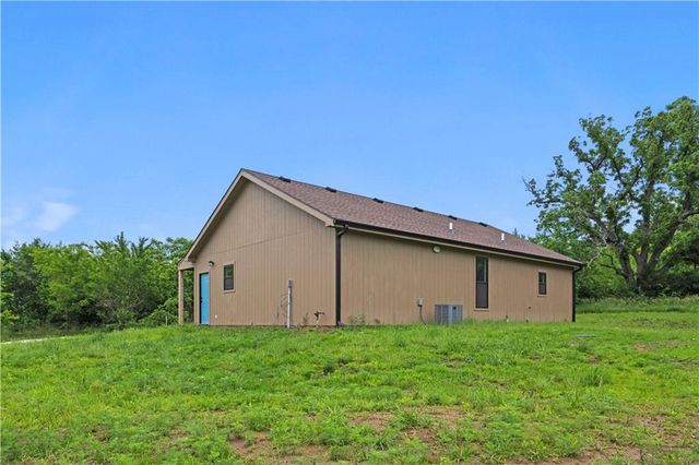 26696 235th Street, Mclouth, KS 66054