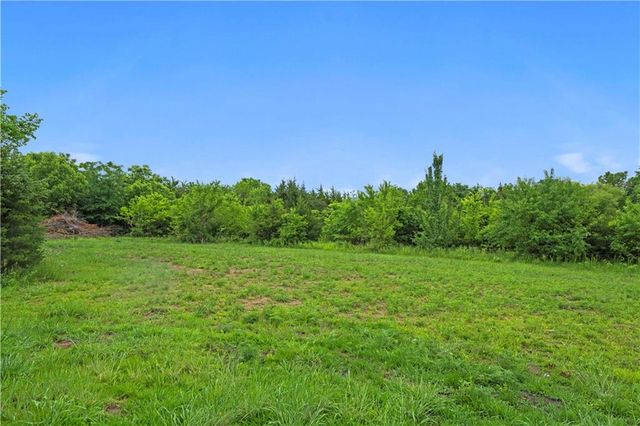 26696 235th Street, Mclouth, KS 66054