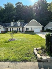 135 Plantation Place Lane, Mount Airy, NC 27030