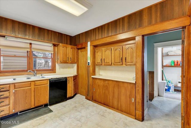 4 Harris Avenue, Albany, NY 12208